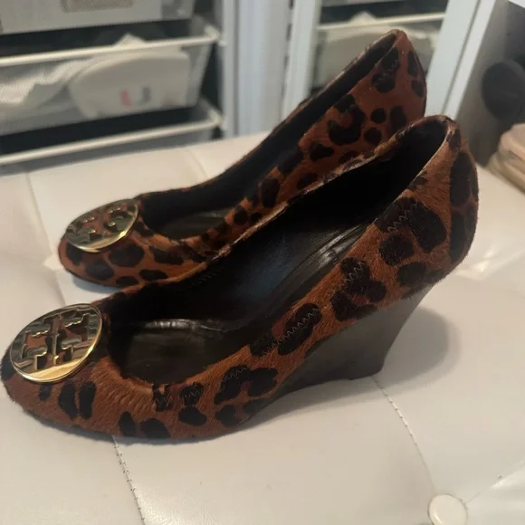 Tory Burch Leopard Print Wedges - Picture 3 of 9